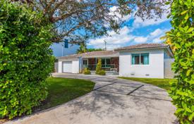 4 dormitorio casa de pueblo 220 m² en Miami, Estados Unidos. $2 250 000