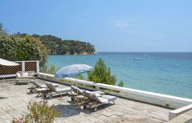 9 dormitorio villa 286 m² en Rayol-Canadel-sur-Mer, Francia. 7 200 000 €