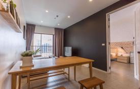 1-dormitorio apartamentos en condominio en Khlong Toei, Tailandia. $326 000