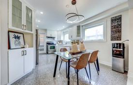 12 dormitorio casa de pueblo en Scarborough, Canadá. C$2 071 000