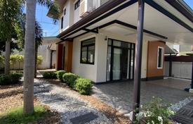 4 dormitorio casa de pueblo 288 m² en tambon Kathu, Tailandia. $242 000