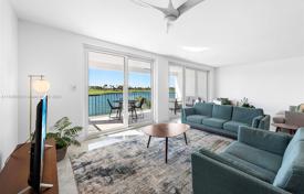 2-dormitorio apartamentos en condominio 195 m² en Bay Harbor Islands, Estados Unidos. $1 595 000