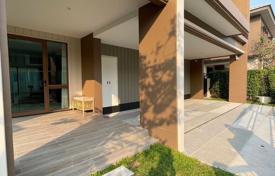 4 dormitorio chalet en Bangkapi, Tailandia. $4 300  por semana