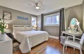 10 dormitorio casa de pueblo en Scarborough, Canadá. C$2 052 000