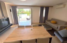 2 dormitorio piso 99 m² en Umag, Croacia. 420 000 €