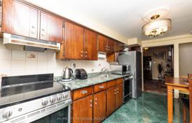 9 dormitorio adosado en Old Toronto, Canadá. C$1 294 000