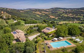 35 dormitorio finca rústica 754 m² en Sarnano, Italia. 1 470 000 €