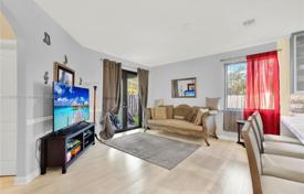 5 dormitorio casa de pueblo 295 m² en Miami, Estados Unidos. $740 000