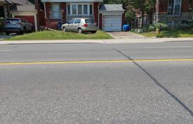 6 dormitorio casa de pueblo en East York, Canadá. C$1 168 000