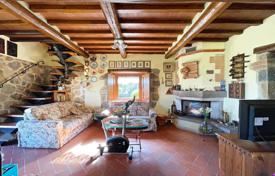 10 dormitorio villa en Siena, Italia. 690 000 €