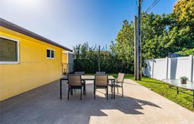 4 dormitorio casa de pueblo 225 m² en Miami, Estados Unidos. $815 000