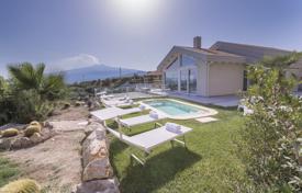 Villa – Taormina, Sicilia, Italia. 4 500 €  por semana