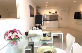 2-dormitorio apartamentos en condominio en Khlong Toei, Tailandia. $262 000