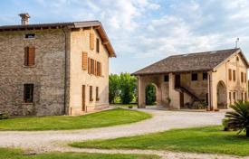 29 dormitorio villa en Mantua, Italia. 1 400 000 €