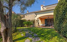 5 dormitorio piso 140 m² en Liguria, Italia. 550 000 €