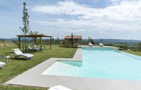 9 dormitorio finca rústica 320 m² en Fabro, Italia. 870 000 €
