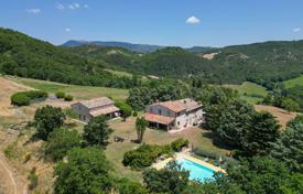 23 dormitorio finca rústica 610 m² en Marche, Italia. 1 270 000 €