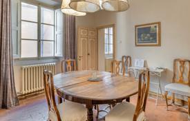 8 dormitorio piso 147 m² en Cortona, Italia. 540 000 €