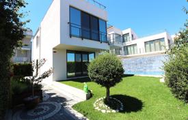 Villa amueblada cerca de los campos de golf en Belek, Antalya. $746 000