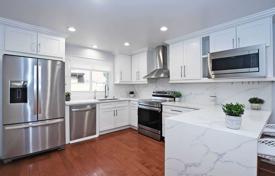 13 dormitorio casa de pueblo en Scarborough, Canadá. C$1 809 000