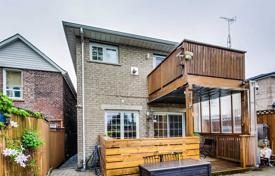 Casa de pueblo – East York, Toronto, Ontario,  Canadá. C$2 468 000