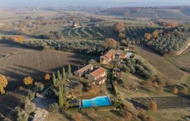 15 dormitorio finca rústica 1049 m² en Montepulciano, Italia. 980 000 €