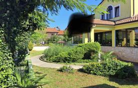3 dormitorio casa de pueblo 600 m² en Umag, Croacia. 1 850 000 €