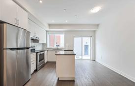 10 dormitorio adosado en North York, Canadá. C$1 446 000