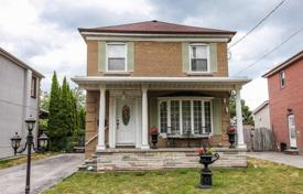 Casa de pueblo – Scarborough, Toronto, Ontario,  Canadá. C$1 098 000