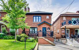 Casa de pueblo – York, Toronto, Ontario,  Canadá. C$1 126 000
