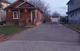 Casa de pueblo – Etobicoke, Toronto, Ontario,  Canadá. C$1 892 000