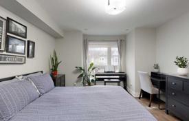 8 dormitorio adosado en Brock Avenue, Canadá. C$1 501 000