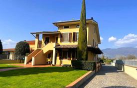 4 dormitorio villa 200 m² en Capannori, Italia. 890 000 €