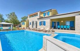 6 dormitorio casa de pueblo 187 m² en Istria County, Croacia. 585 000 €
