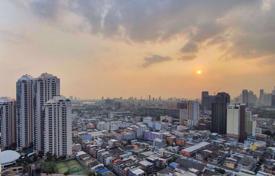 1-dormitorio apartamentos en condominio en Khlong Toei, Tailandia. $198 000