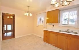 12 dormitorio casa de pueblo en Scarborough, Canadá. C$1 422 000