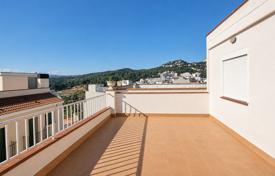 6 dormitorio casa de pueblo 214 m² en Lloret de Mar, España. 425 000 €