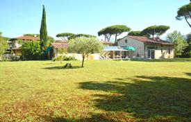 4 dormitorio villa en Pietrasanta, Italia. 8 300 €  por semana