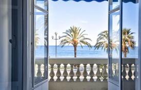 4 dormitorio piso 112 m² en Promenade des Anglais, Francia. 790 000 €