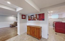 9 dormitorio casa de pueblo en Etobicoke, Canadá. C$1 812 000
