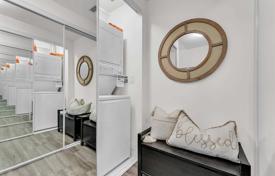 6 dormitorio piso en Etobicoke, Canadá. C$904 000