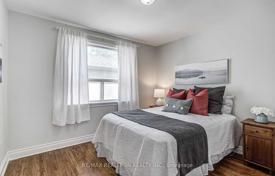 9 dormitorio casa de pueblo en North York, Canadá. C$2 032 000