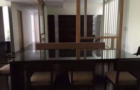 3-dormitorio apartamentos en condominio en Khlong Toei, Tailandia. $5 100  por semana