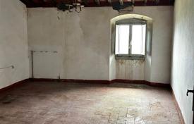 6 dormitorio villa 400 m² en Reggello, Italia. 390 000 €