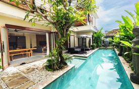 6 dormitorio villa 550 m² en Kuta, Indonesia. $500 000