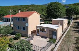4 dormitorio casa de pueblo 169 m² en Kovači, Montenegro. 380 000 €