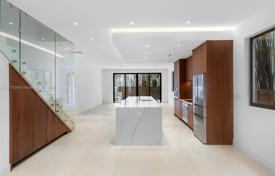 5 dormitorio casa de pueblo 469 m² en Miami, Estados Unidos. $3 300 000