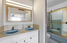 4 dormitorio casa de pueblo 422 m² en Miami, Estados Unidos. $899 000