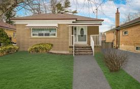 10 dormitorio casa de pueblo en Scarborough, Canadá. C$1 517 000
