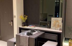 1-dormitorio apartamentos en condominio en Khlong Toei, Tailandia. $401 000